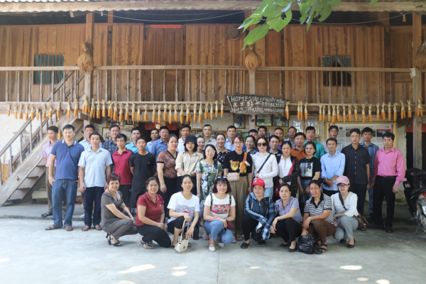 Học viên đi khảo sát, học tập thực tế tại Làng Du lịch cộng đồng thôn Nậm Đăm (xã Quản Bạ, huyện Quản Bạ)